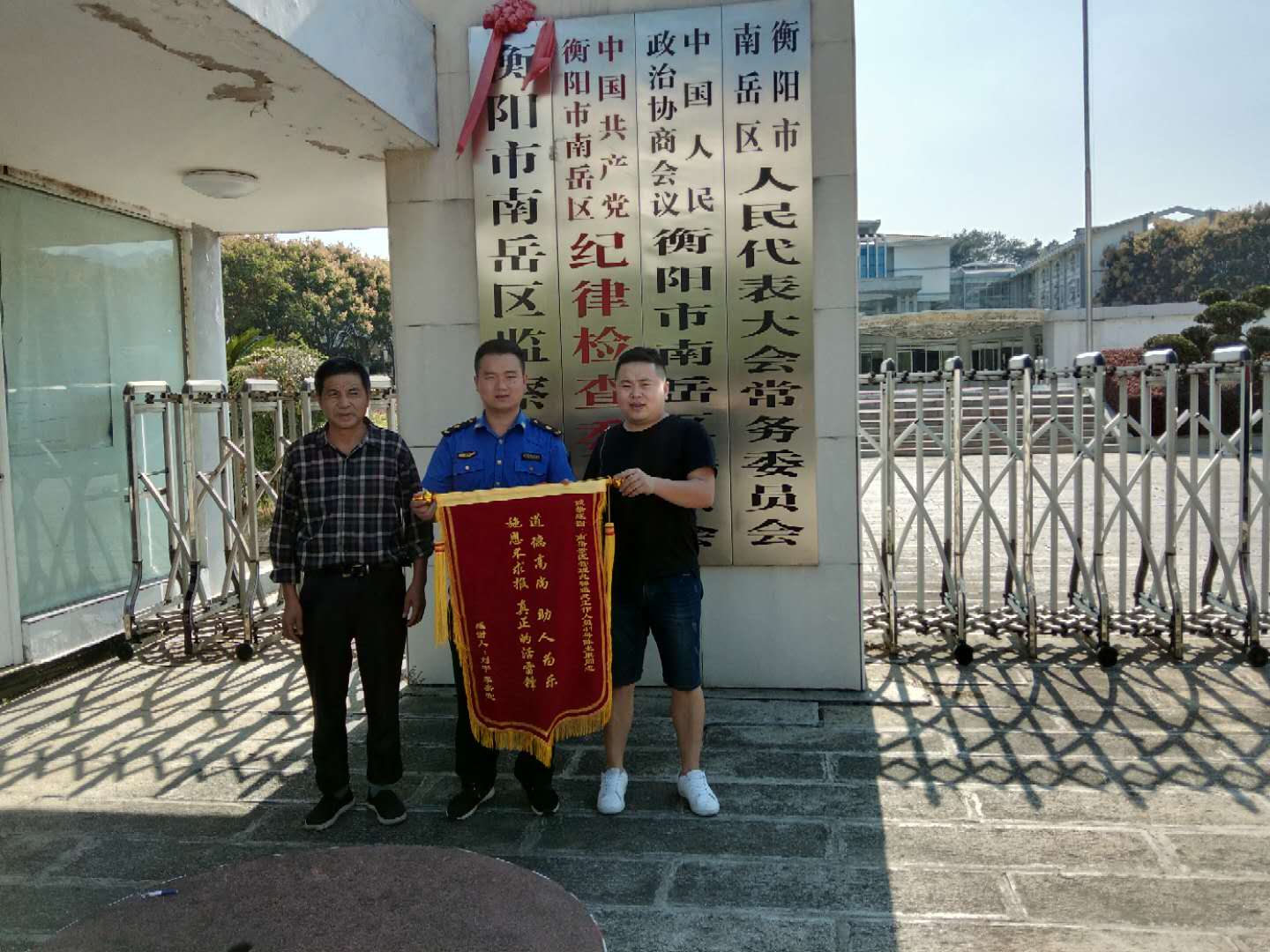 施恩市人口_施恩奶粉(2)