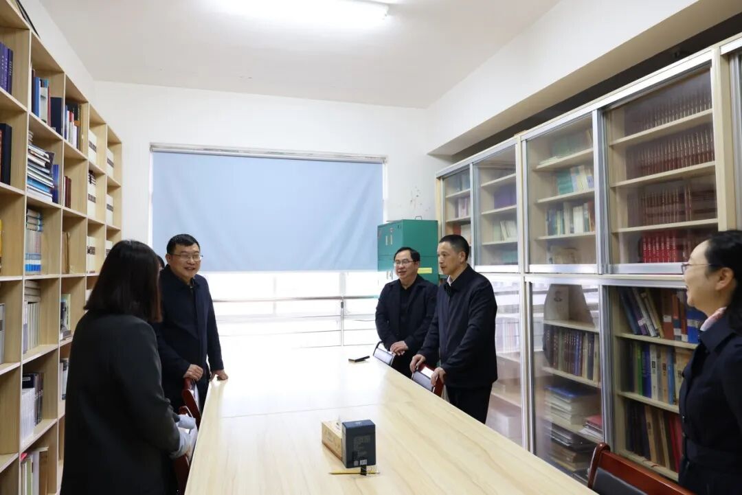 蒋炳炎专题调研史志工作