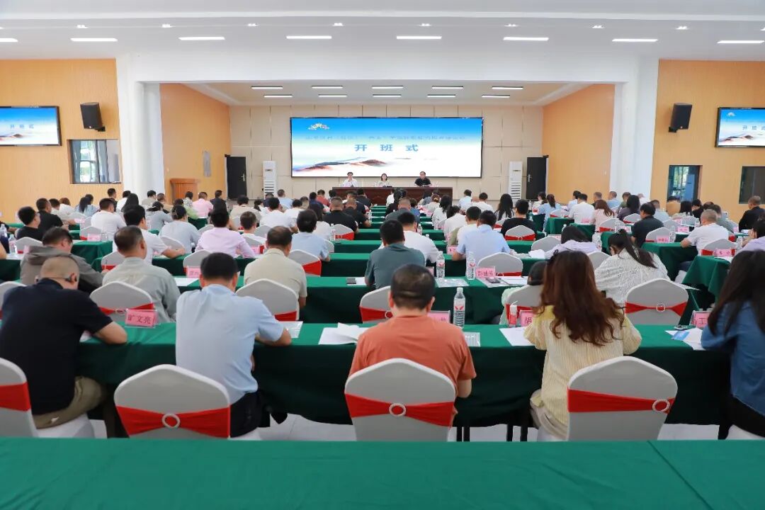 南岳区村（社区）“两委”履职能力提升培训班开班 王慧敏作开班辅导