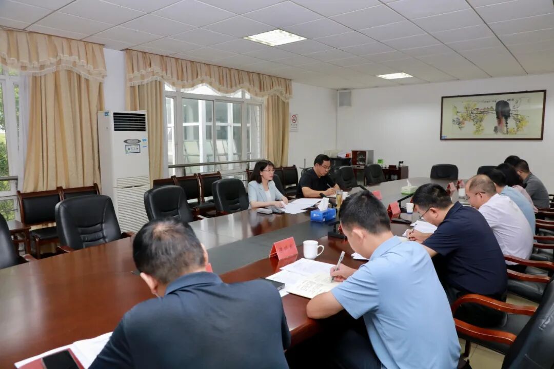 王慧敏到区委办机关调研并召开座谈会
