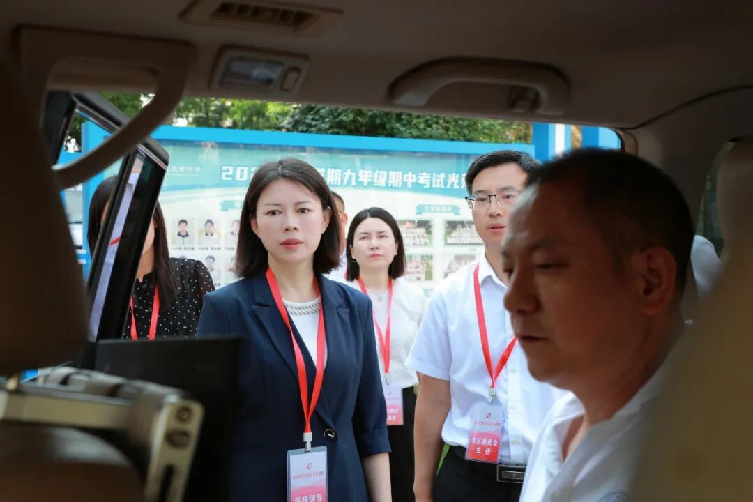 南岳区2026年事业单位公开招聘考试顺利开考 王慧敏、王致伟巡考