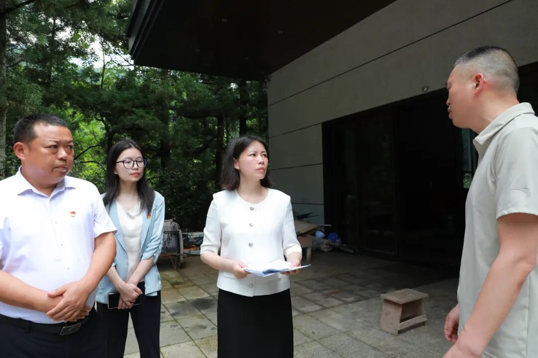王慧敏实地调研景区违建项目整改工作