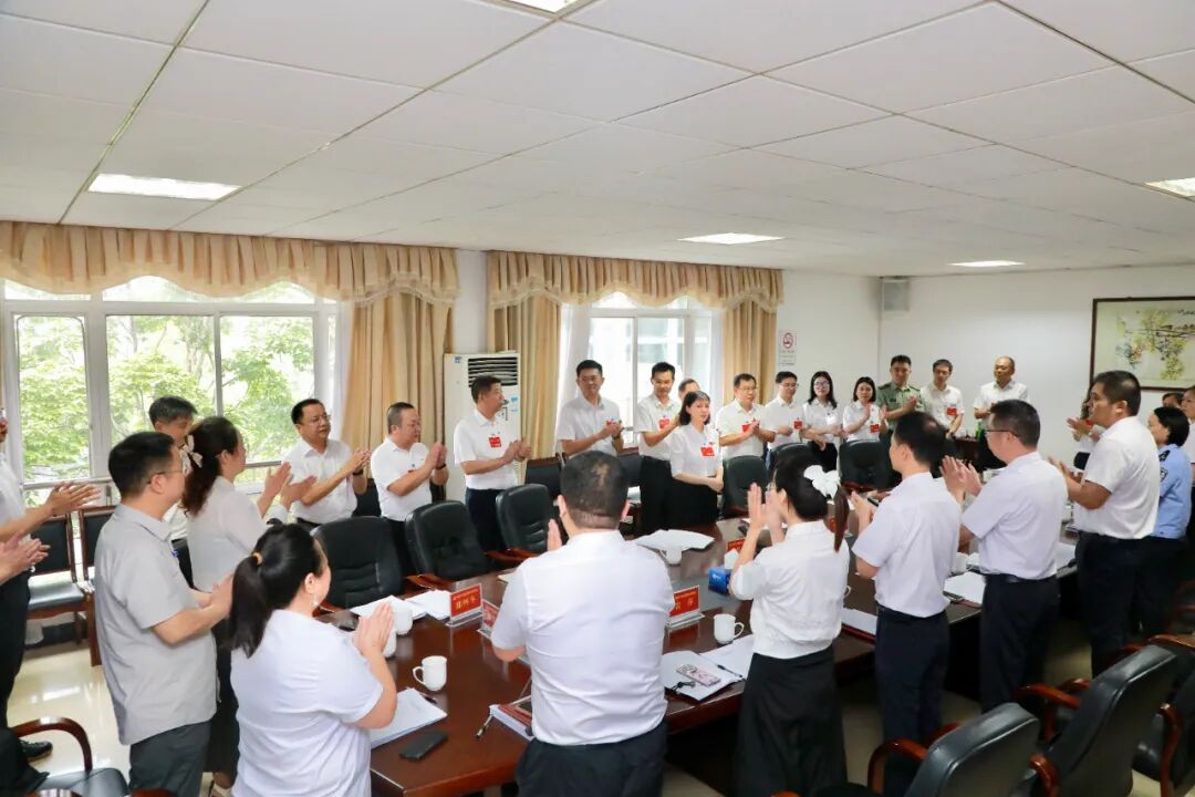 聚焦党代会 | 王慧敏带队亲切看望出席区第九次党代会的代表