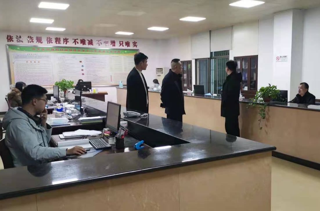 财政局刘冬林局长带队到局各办公室检查干部职工使用电火炉情况